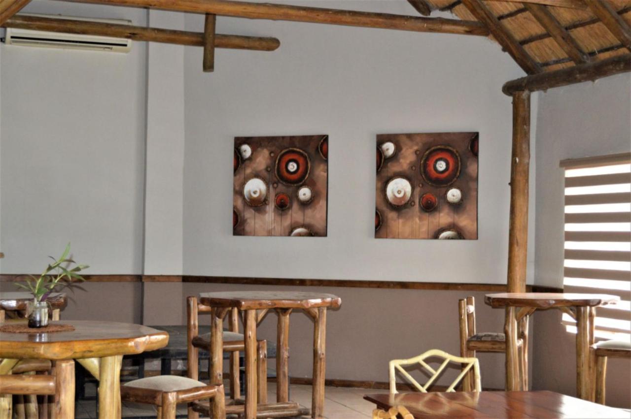 Buffalo Hotel Hectorspruit Bagian luar foto