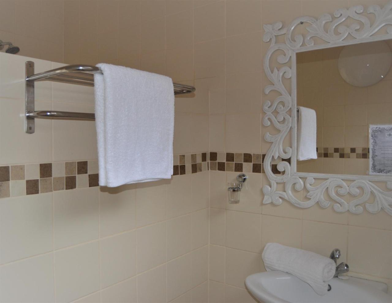 Buffalo Hotel Hectorspruit Bagian luar foto